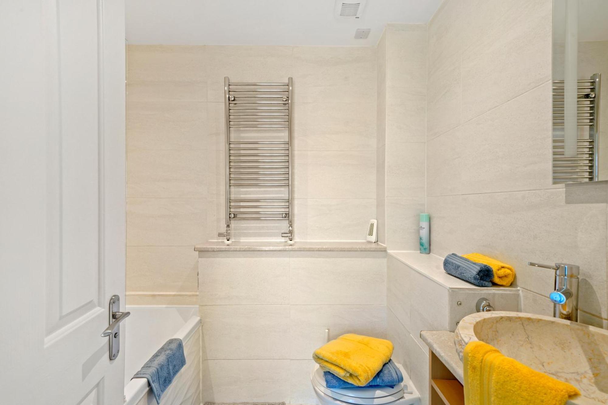 3 Bedroom Mews Home - Clapham Common - Free Private Parking - Sleeps 5 - Newly Refurbished - Sweetpea & Pillow Properties London Eksteriør billede