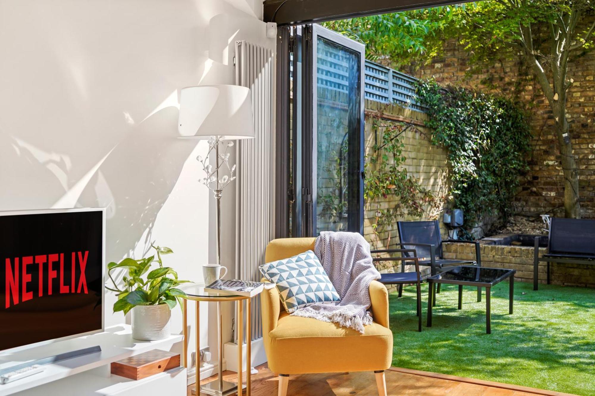 3 Bedroom Mews Home - Clapham Common - Free Private Parking - Sleeps 5 - Newly Refurbished - Sweetpea & Pillow Properties London Eksteriør billede