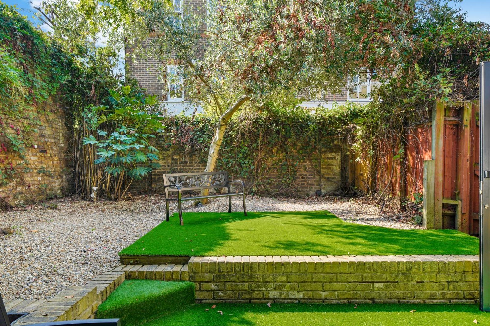 3 Bedroom Mews Home - Clapham Common - Free Private Parking - Sleeps 5 - Newly Refurbished - Sweetpea & Pillow Properties London Eksteriør billede