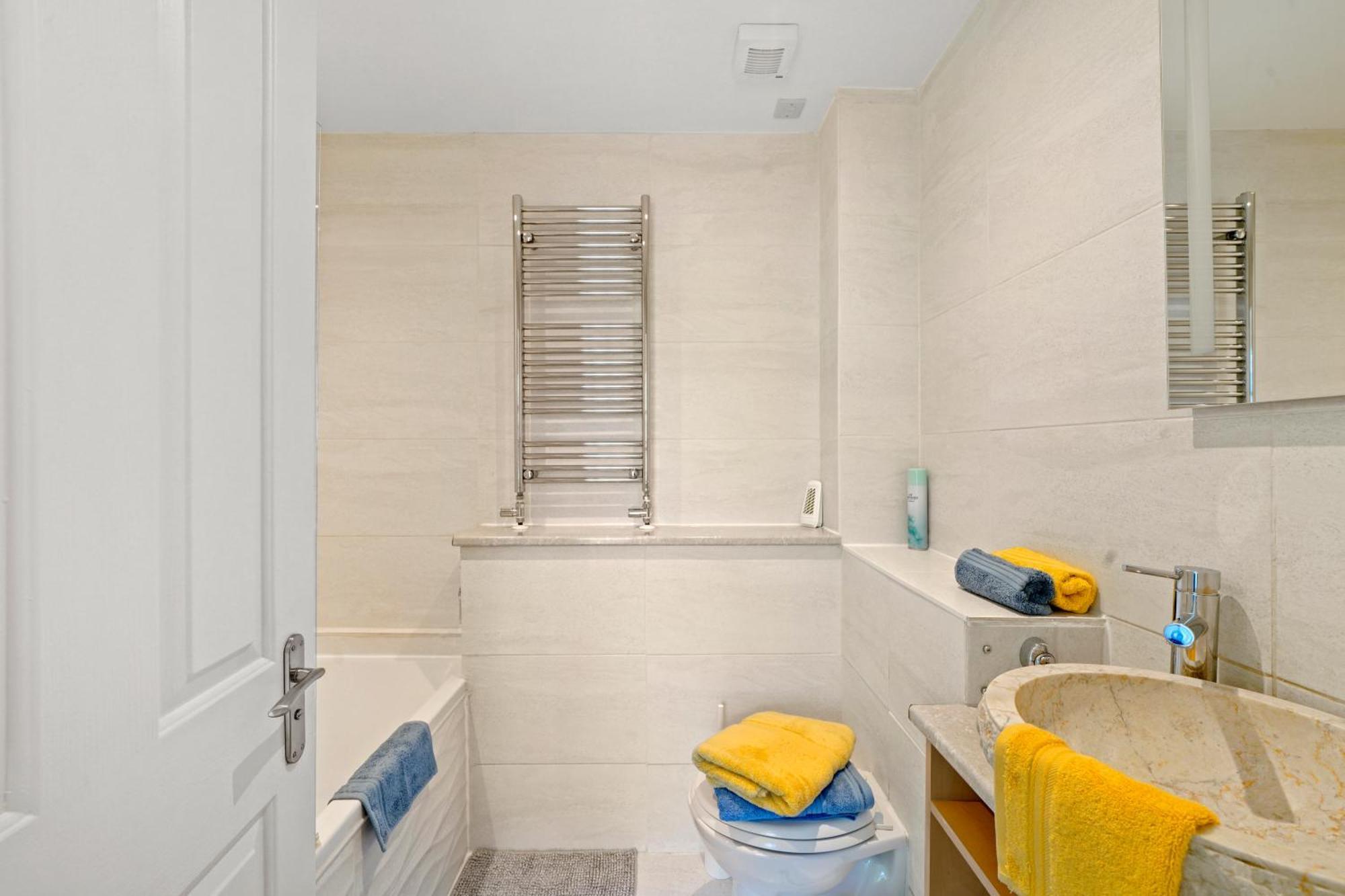 3 Bedroom Mews Home - Clapham Common - Free Private Parking - Sleeps 5 - Newly Refurbished - Sweetpea & Pillow Properties London Eksteriør billede