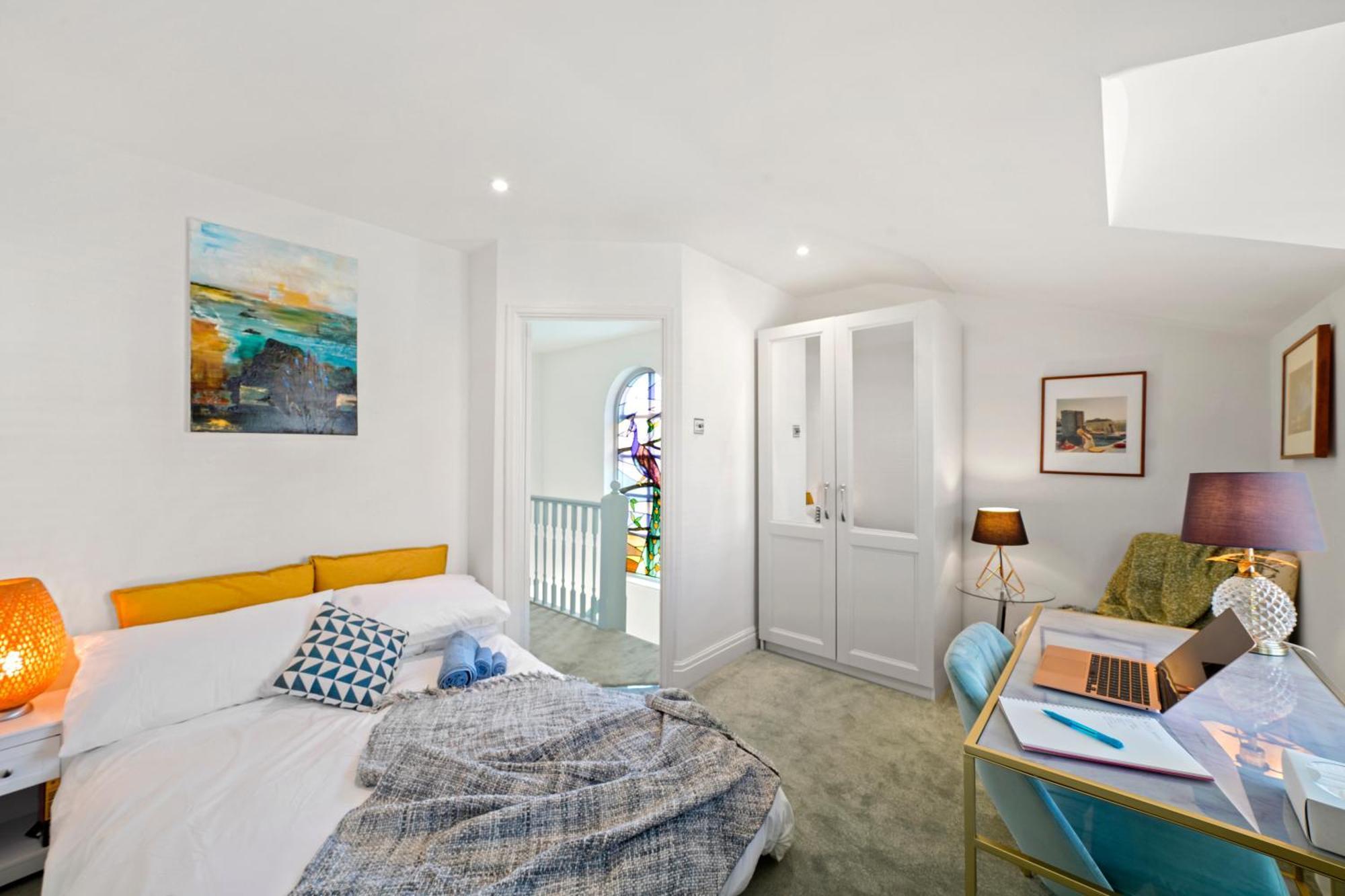 3 Bedroom Mews Home - Clapham Common - Free Private Parking - Sleeps 5 - Newly Refurbished - Sweetpea & Pillow Properties London Eksteriør billede