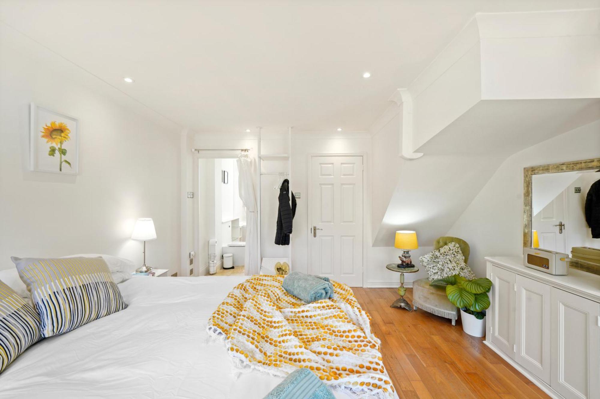 3 Bedroom Mews Home - Clapham Common - Free Private Parking - Sleeps 5 - Newly Refurbished - Sweetpea & Pillow Properties London Eksteriør billede