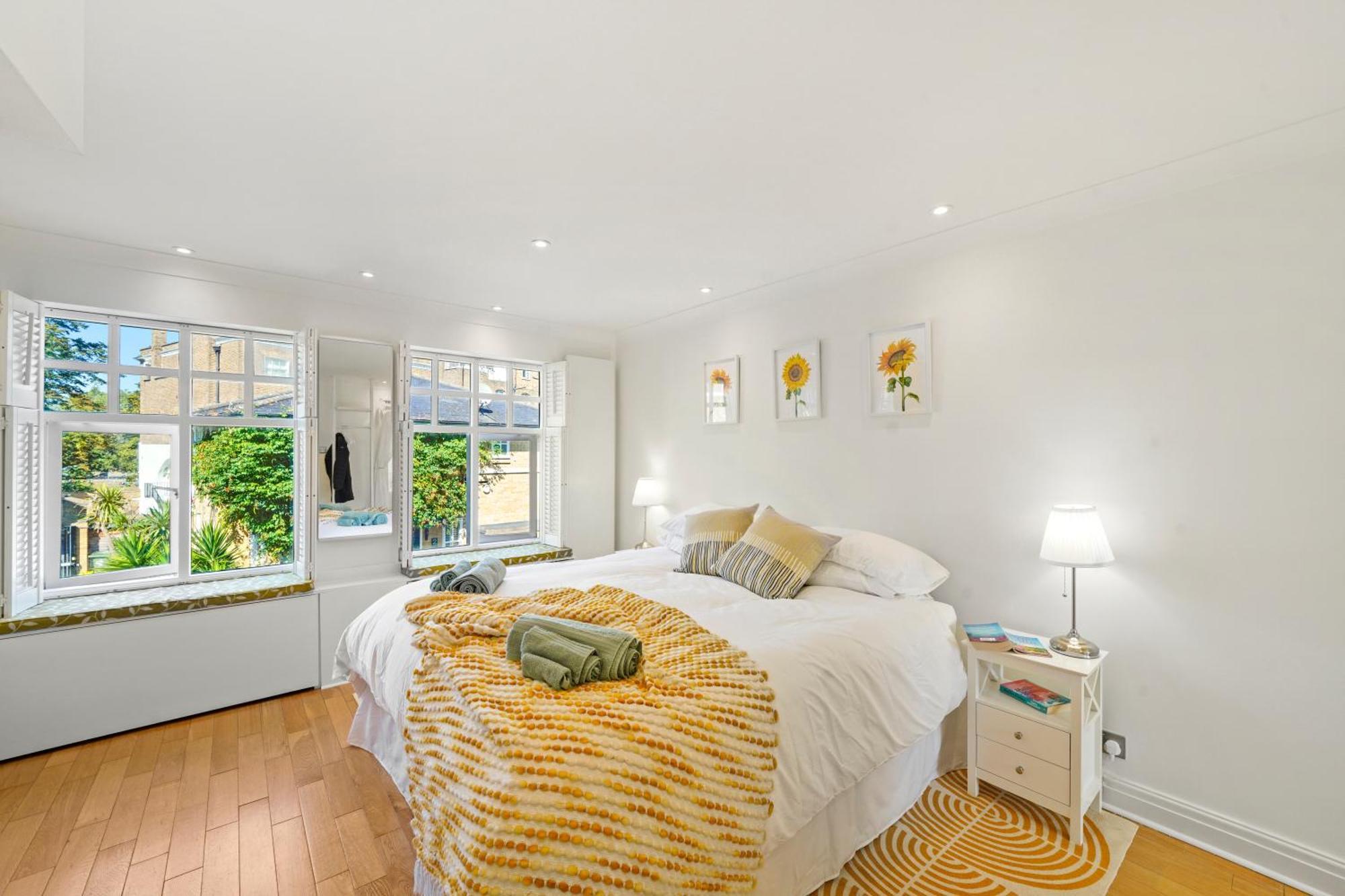 3 Bedroom Mews Home - Clapham Common - Free Private Parking - Sleeps 5 - Newly Refurbished - Sweetpea & Pillow Properties London Eksteriør billede